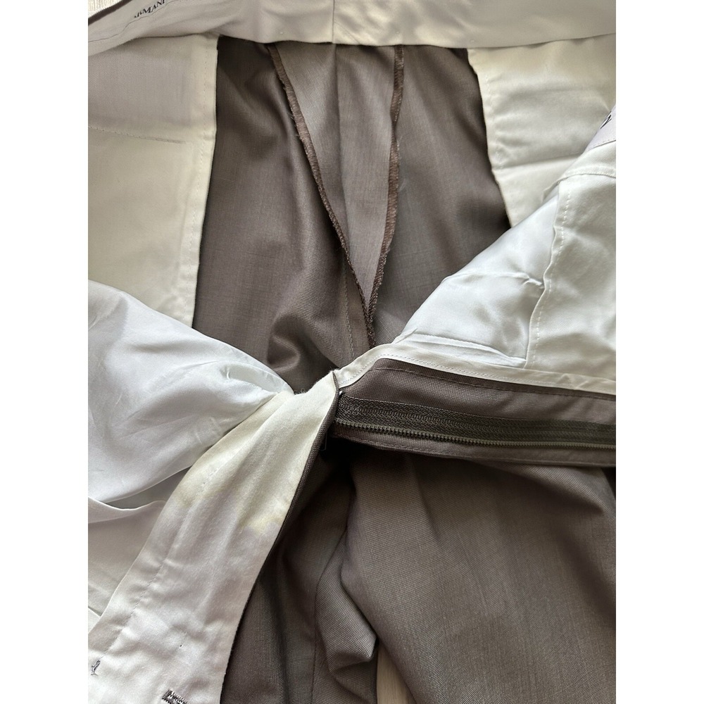 ARMANI  COLLEZIONI SU MISURA men's 2 piece suit.  Size  48L.      (s159) - Picture 16 of 16